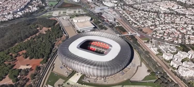 Cobertura metálica do Estádio Príncipe Moulay Abdellah em Rabat